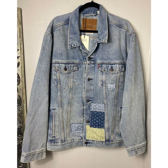 NWT LEVI'S JEAN JACKET MENS PREMIUM TRUCKER DISTRESSED PATCHWORK DENIM BLUE